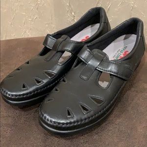 Women’s Roamer Black SAS Velcro Shoes Sz 8.5 N